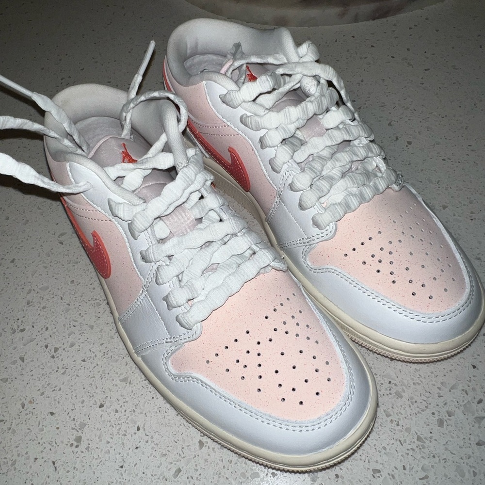 Nike Women's Sneakers in Pink and White